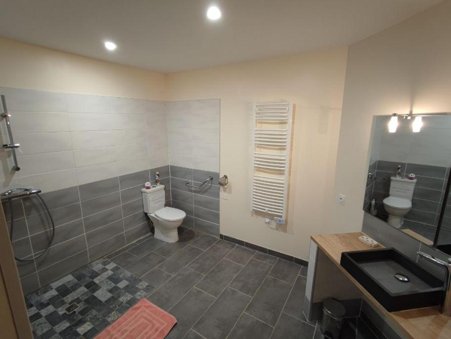 Appartement Coubillou ลามาลูส์-เลส์-แบ็งส์ ภายนอก รูปภาพ